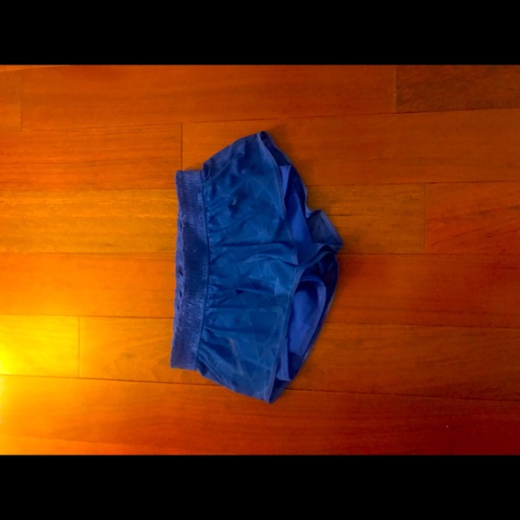 Lululemon shorts size 8 - Picture 4 of 6